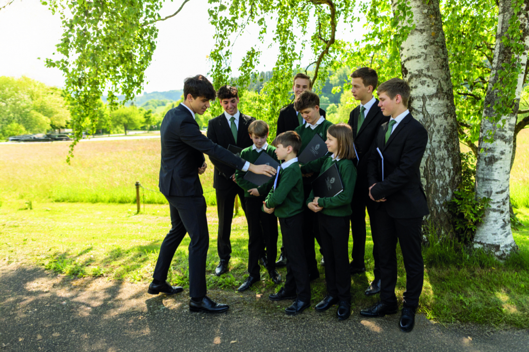 Knabenchor der Chorakademie Freiburg Einsteigerknaben und Konzertknaben singen gemeinschaftlich